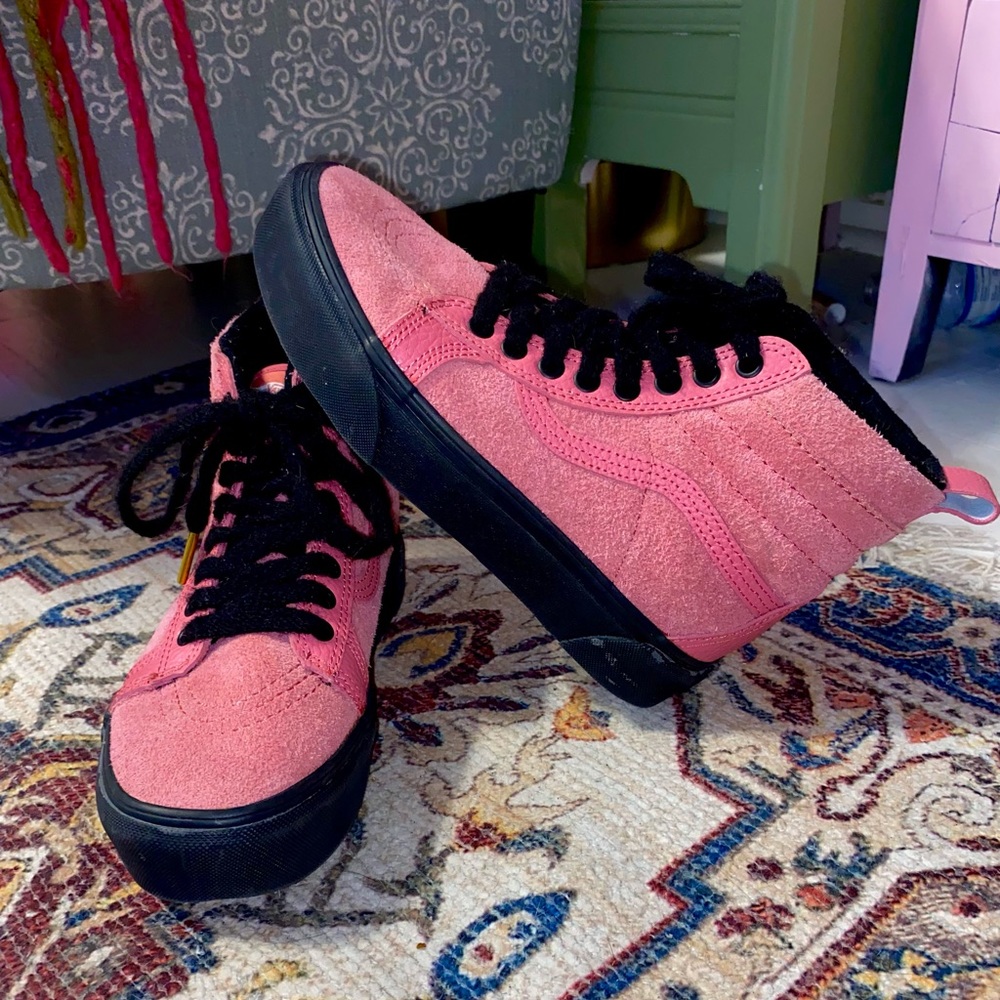 SUEDE PINK PLATFORM HIGH TOP VANS SIZE 7.5